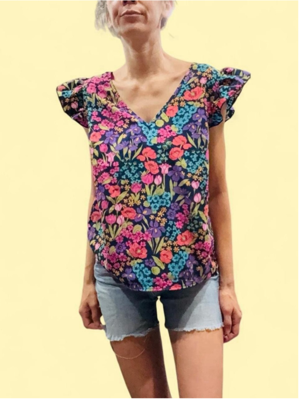 Emery Rose Floral Ruffle Sleeve Blouse Medium V Neck Multicolor Garden Print